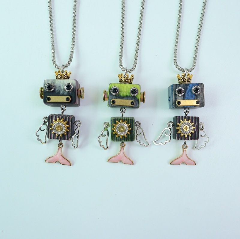 Fából készült robot Steampunk-stílusú DIY nyaklánc és kulcstartó