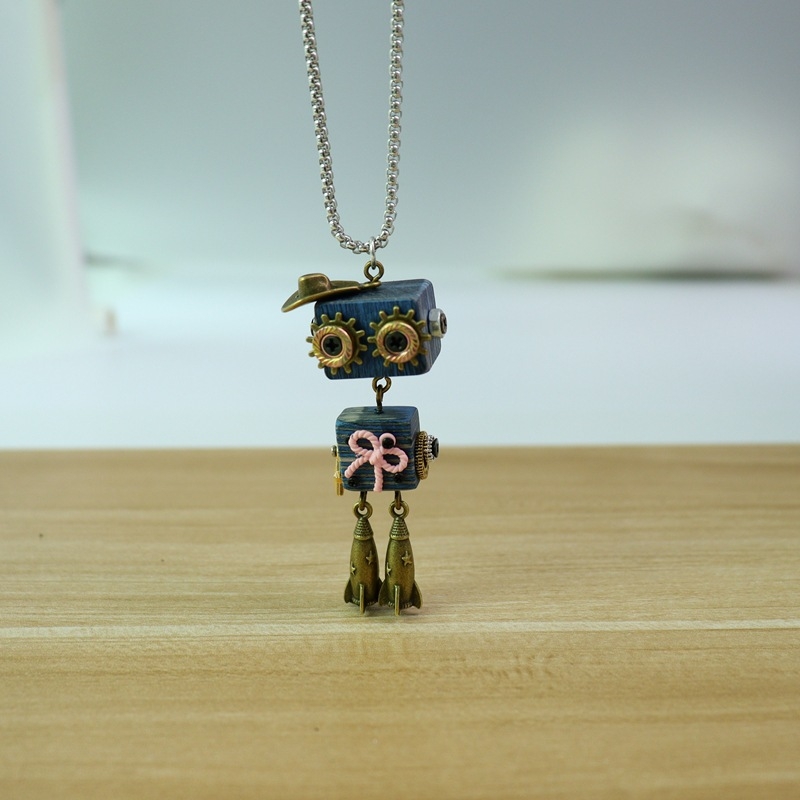 Fából készült robot Steampunk-stílusú DIY nyaklánc és kulcstartó