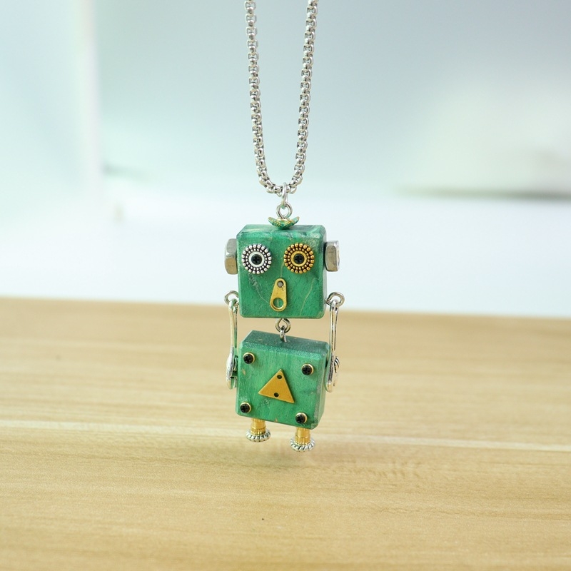Fából készült robot Steampunk-stílusú DIY nyaklánc és kulcstartó