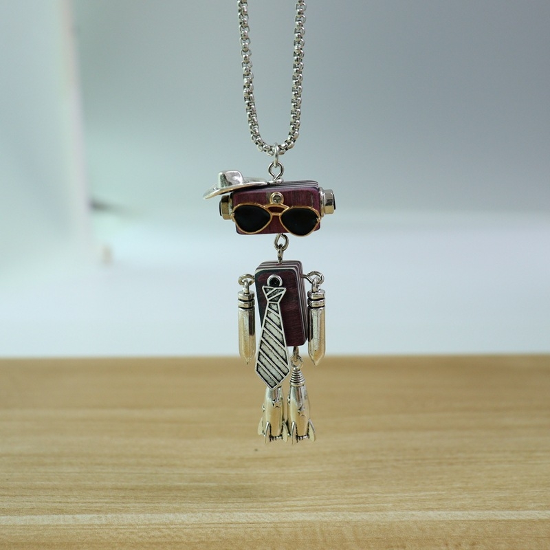 Fából készült robot Steampunk-stílusú DIY nyaklánc és kulcstartó