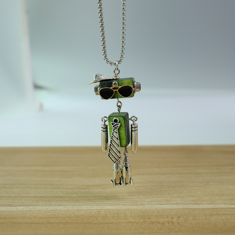 Fából készült robot Steampunk-stílusú DIY nyaklánc és kulcstartó