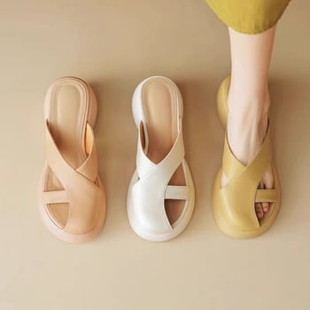 Ženske sandale na platformi s debelim potplatom i prorezima, kajsijeve boje, slip-on, ljeto 2026