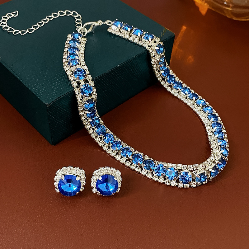 Kék négyzet alakú fülbevaló és nyaklánc szett rhinestone díszítésével, elegáns, könnyed luxus