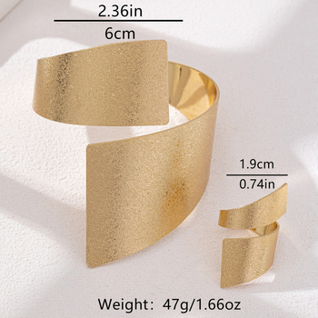 2 darabos készlet aranyfém geometriai mintázattal, nyitott végű karkötő és gyűrű, minimalist stílus, prémium megjelenés
