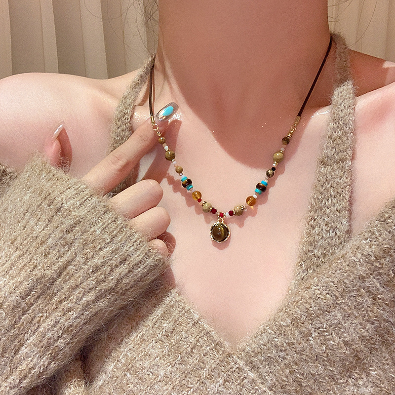 Női Tiger Eye gyöngyös nyaklánc, kulcscsonti lánccal, luxus megjelenés, Maillard-stílus