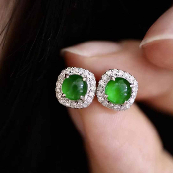 Zöld jade cabochon fülbevalók nőknek, kis és elegáns