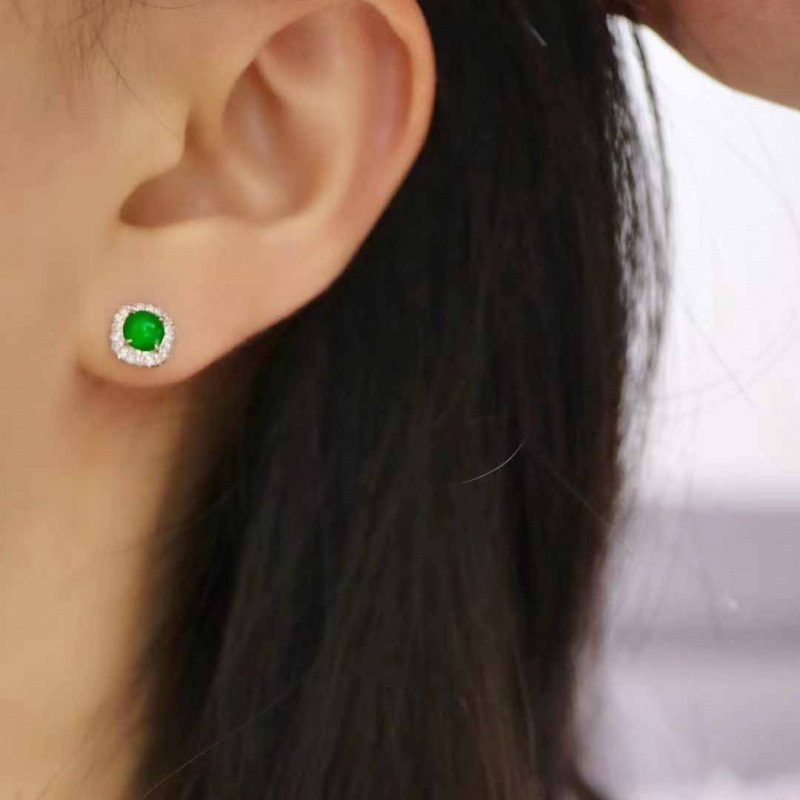 Zöld jade cabochon fülbevalók nőknek, kis és elegáns