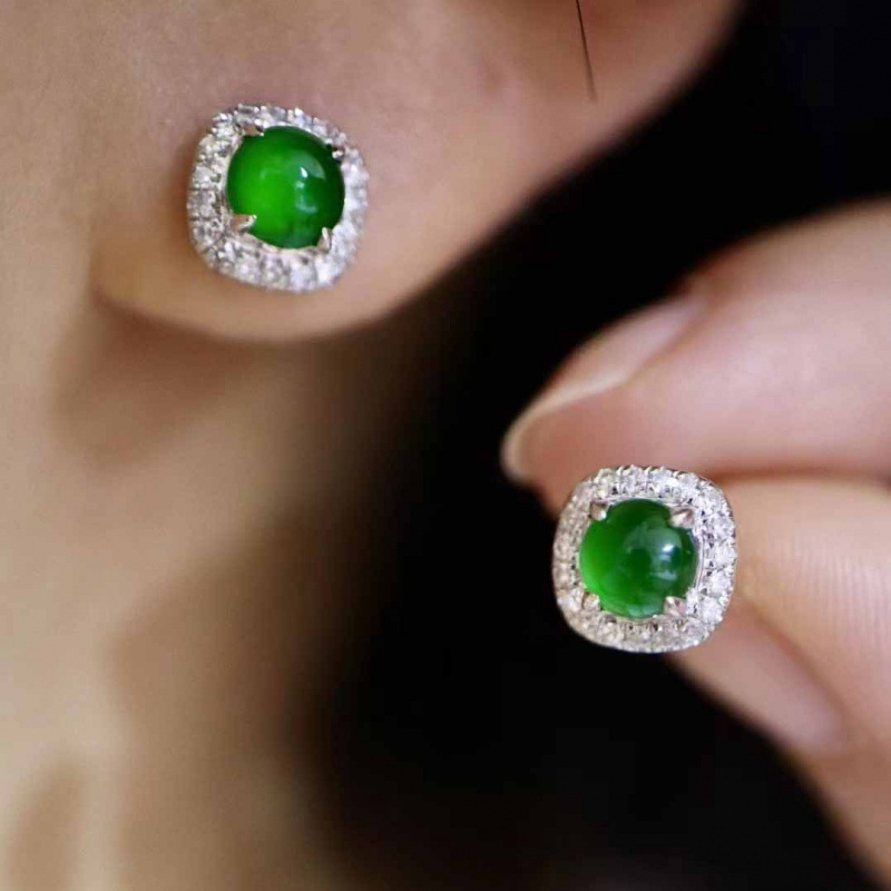 Zöld jade cabochon fülbevalók nőknek, kis és elegáns