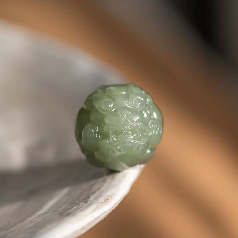 Természetes jade Pixiu karkötő kör alakú gyöngyökkel, egy medállal és felső gyönggyel