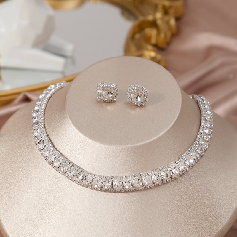 Set colier și cercei pătrați, cu zirconiu, strălucire discretă pentru ținute elegante