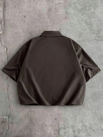 Férfiak számára minimalista rövid ujjú ing gallérral, nyári modell