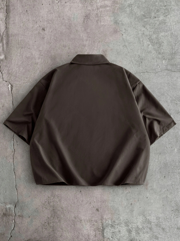 Férfiak számára minimalista rövid ujjú ing gallérral, nyári modell