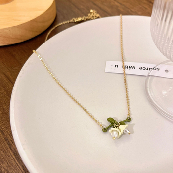 Set de bijuterii albe cu flori – cercei, brățară și colier – stil inspirat de pădure, vară