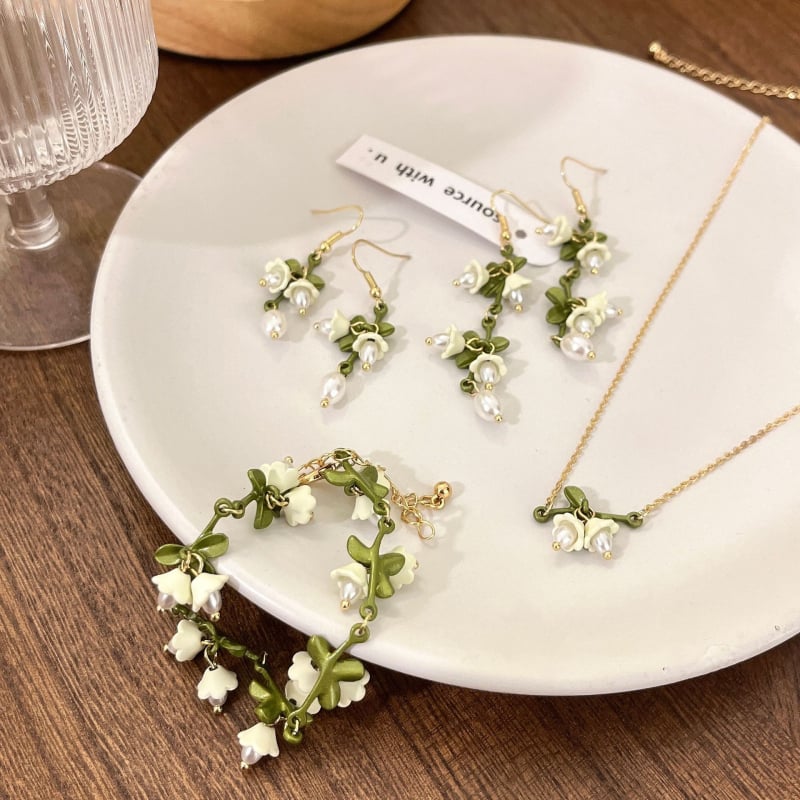 Set de bijuterii albe cu flori – cercei, brățară și colier – stil inspirat de pădure, vară
