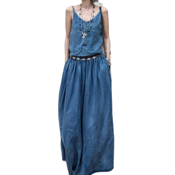 Denim ruha drapírozott sziluettel, karcsúsító hatás, laza szabás, középhosszú hosszúságú, csípőt takar