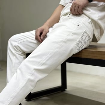 Fehér luxus férfi farmernadrág, nyár 2026, slim-fit egyenes szabású, 3D nyomtatott minta
