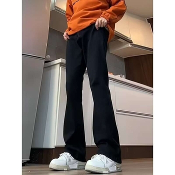 Férfi fekete denim farmernadrág, egyenes szabás, enyhe szélesedés, streetwear-stílusú, mindennapi nadrág