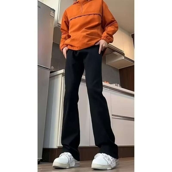 Férfi fekete denim farmernadrág, egyenes szabás, enyhe szélesedés, streetwear-stílusú, mindennapi nadrág