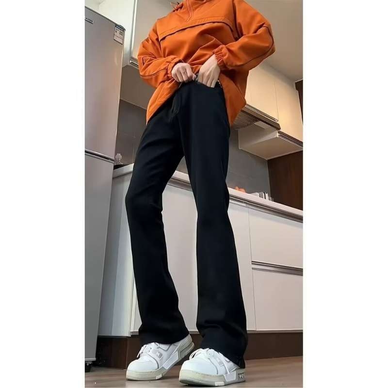 Férfi fekete denim farmernadrág, egyenes szabás, enyhe szélesedés, streetwear-stílusú, mindennapi nadrág