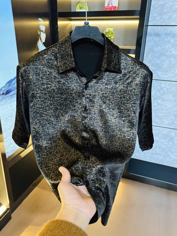 Férfi rövid ujjú póló, könnyed luxus stílus, retro dizájn és nyomtatott minta