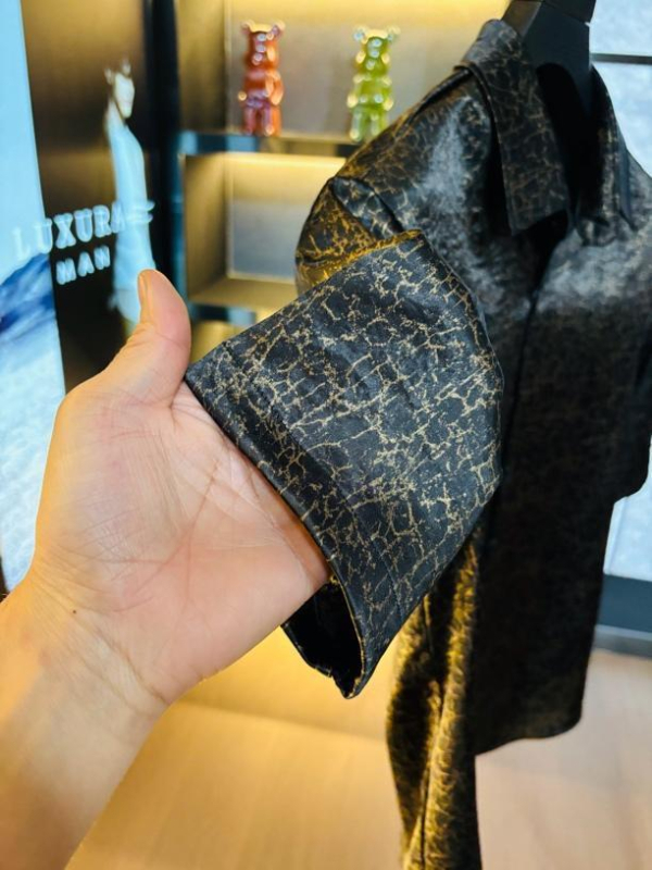 Férfi rövid ujjú póló, könnyed luxus stílus, retro dizájn és nyomtatott minta