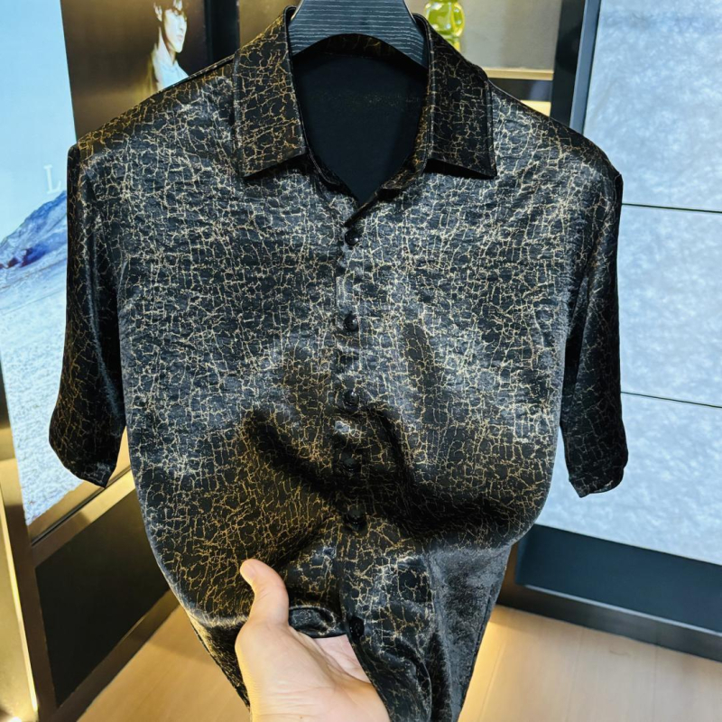 Férfi rövid ujjú póló, könnyed luxus stílus, retro dizájn és nyomtatott minta