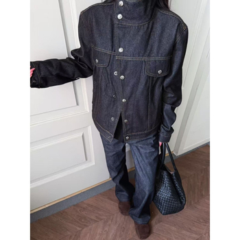 Férfi retro nyers denim dzseki tavaszra, laza szabású, rövid fazon, doboz sziluett, tiszta vonalú, ferde gallér