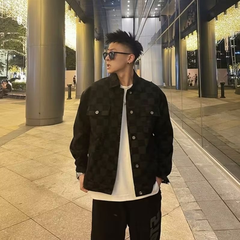 Geacă din denim pentru bărbați cu model pătrat în șah, rever, mâneci lungi, stil inspirat din haine de lucru.