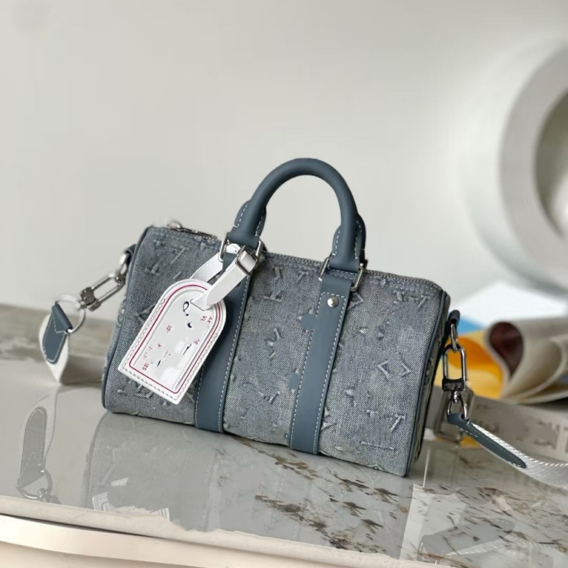 Denim anyagú, reliefes mintázatú crossbody táska párna alakú kivitelben, kis méret, mindennapi, utcai stílus