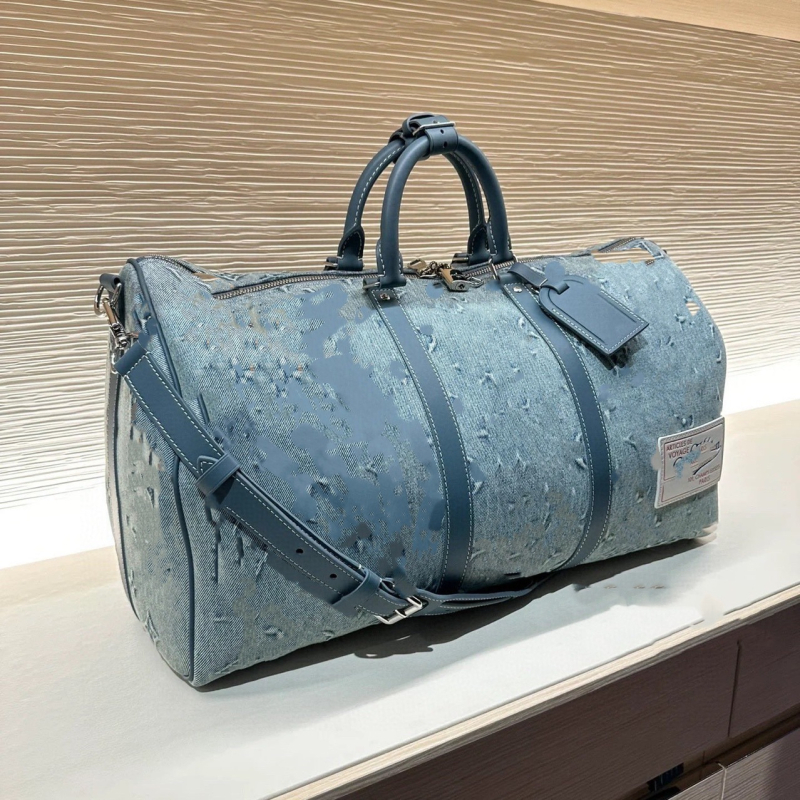 Denim anyagú, reliefes mintázatú crossbody táska párna alakú kivitelben, kis méret, mindennapi, utcai stílus