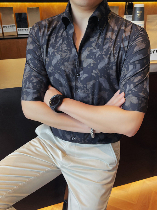 Férfi virágmintás V-nyakú rövid ujjú ing, karcsú szabású, nyári business-casual viselet