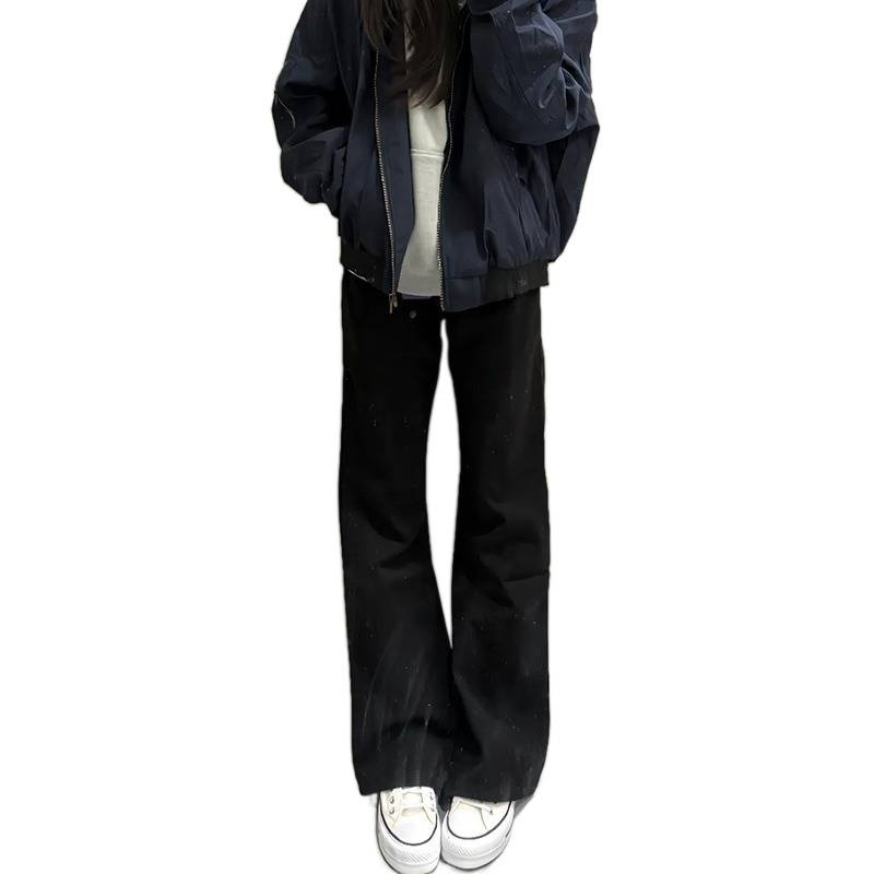 Fekete farmer férfiaknak, slim fit, egyenes szár, enyhén bővülő alsóval