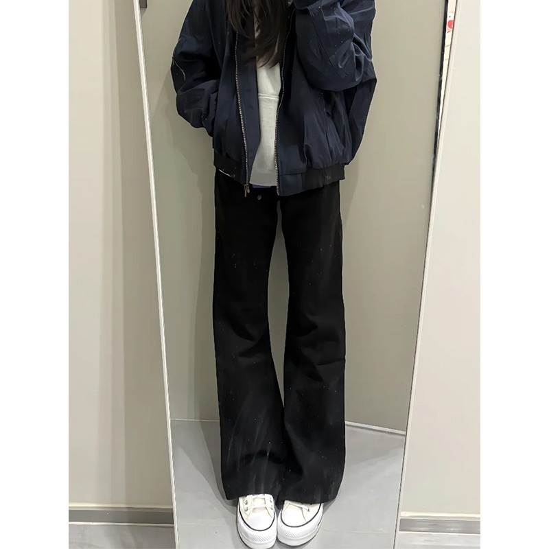 Fekete farmer férfiaknak, slim fit, egyenes szár, enyhén bővülő alsóval