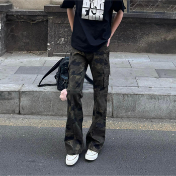 Vintage amerikai stílusú terepmintás cargo farmer férfiaknak, több zsebbel, slim-fit, egyenes szárú, enyhe bővüléssel.
