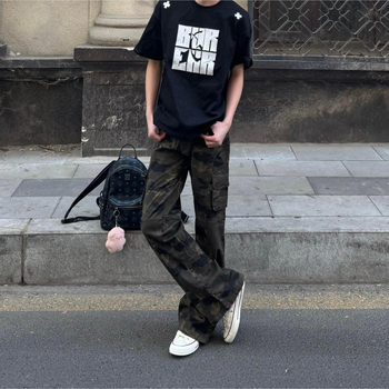 Vintage amerikai stílusú terepmintás cargo farmer férfiaknak, több zsebbel, slim-fit, egyenes szárú, enyhe bővüléssel.