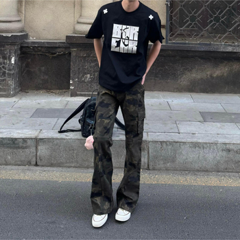 Vintage amerikai stílusú terepmintás cargo farmer férfiaknak, több zsebbel, slim-fit, egyenes szárú, enyhe bővüléssel.