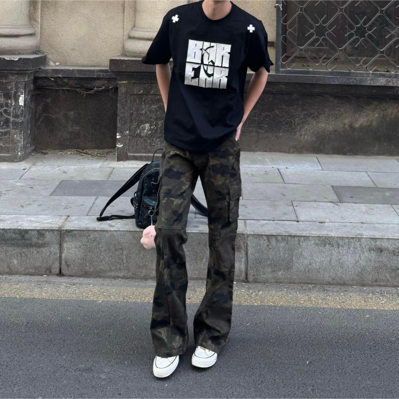 Vintage amerikai stílusú terepmintás cargo farmer férfiaknak, több zsebbel, slim-fit, egyenes szárú, enyhe bővüléssel.