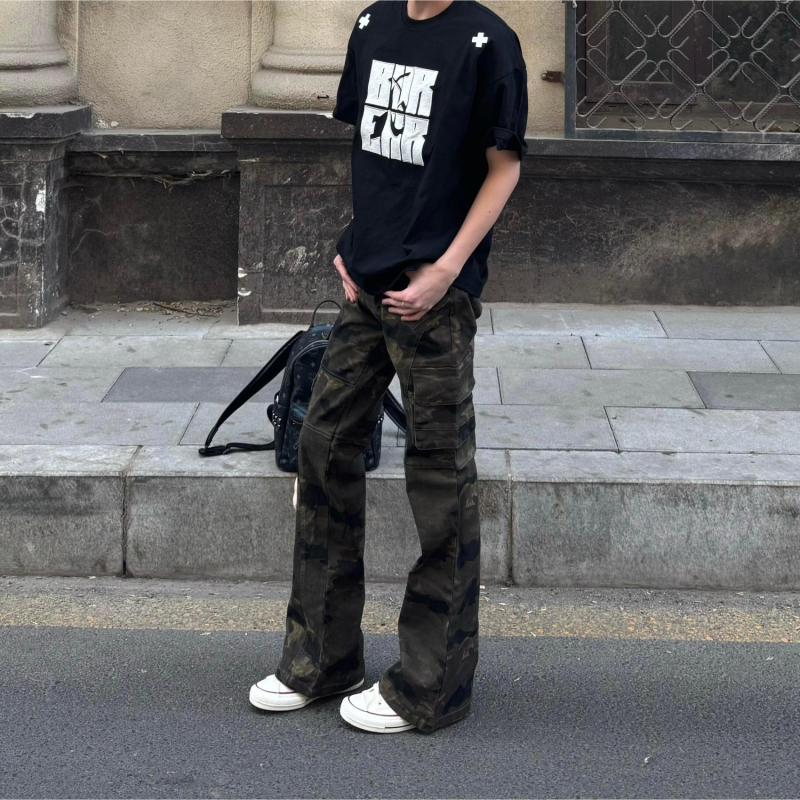 Vintage amerikai stílusú terepmintás cargo farmer férfiaknak, több zsebbel, slim-fit, egyenes szárú, enyhe bővüléssel.