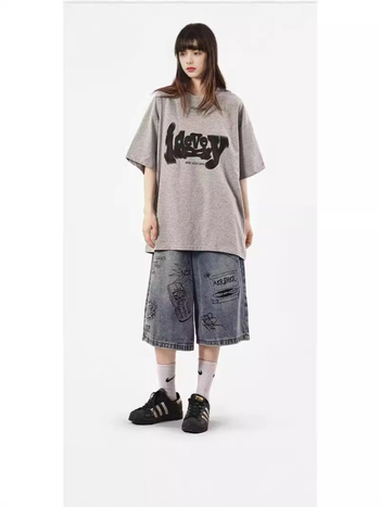 Férfi cropped denim rövidnadrág, amerikai graffiti stílus, 2025-ös retro laza szabás, egyenes széles szár