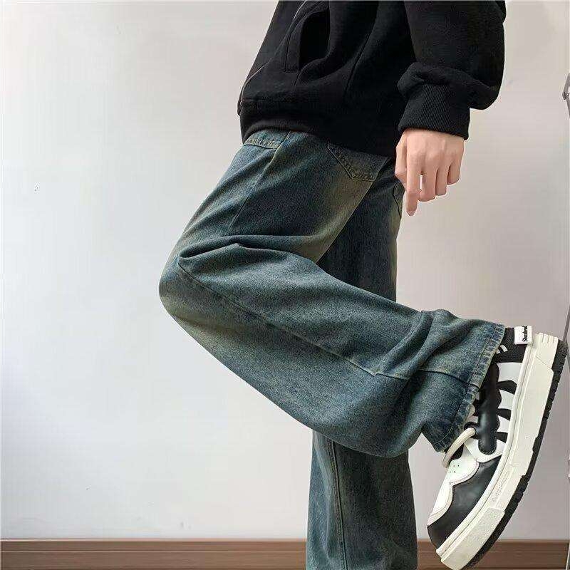 Férfi denim farmernadrág, laza egyenes szabás, széles lábak, padlót érő hosszúságú, streetwear-stílus ősze 2026