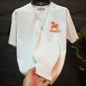 2025 ősz férfi környakú streetwear póló rövid ujjú, lábnyom mintával, hétköznapi és divatos