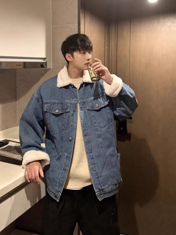 Férfi denimdzseki amerikai stílusban shearling béléssel, téli meleg, laza szabás, hongkongi utcai stílus ihletésével