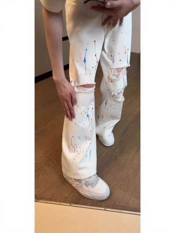 Férfi graffiti szakadt farmernadrág, nyár, amerikai stílus, prémium minőség, egyenes szabás, laza illeszkedés, enyhe bootcut.