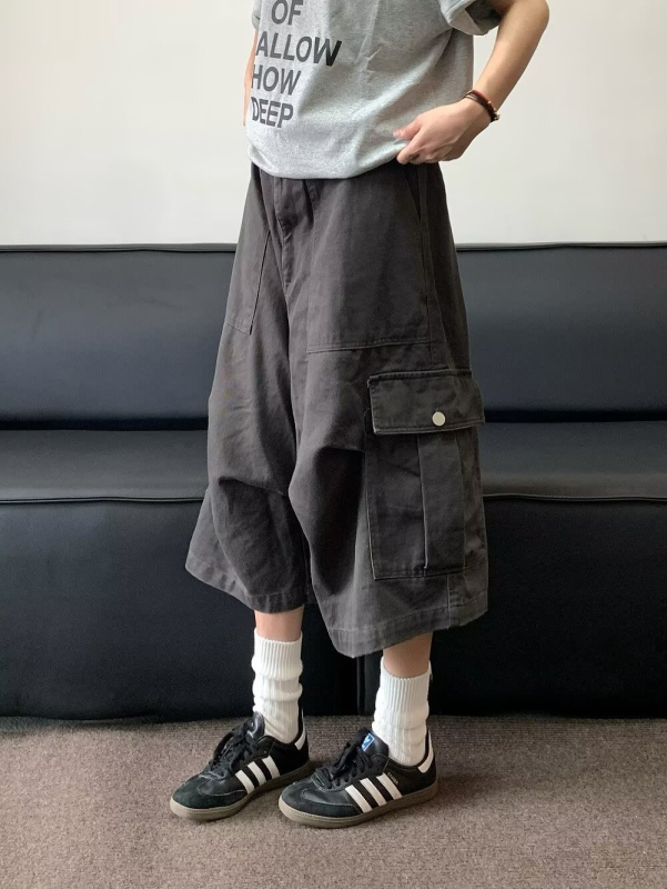 Unisex cargo nadrág nagy zsebekkel, Capri hossz, amerikai-japán stílus, laza szabás, széles szárú, plisírozott dizájn