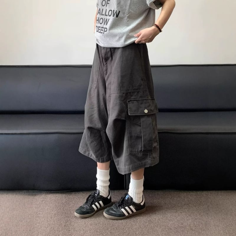 Unisex cargo nadrág nagy zsebekkel, Capri hossz, amerikai-japán stílus, laza szabás, széles szárú, plisírozott dizájn