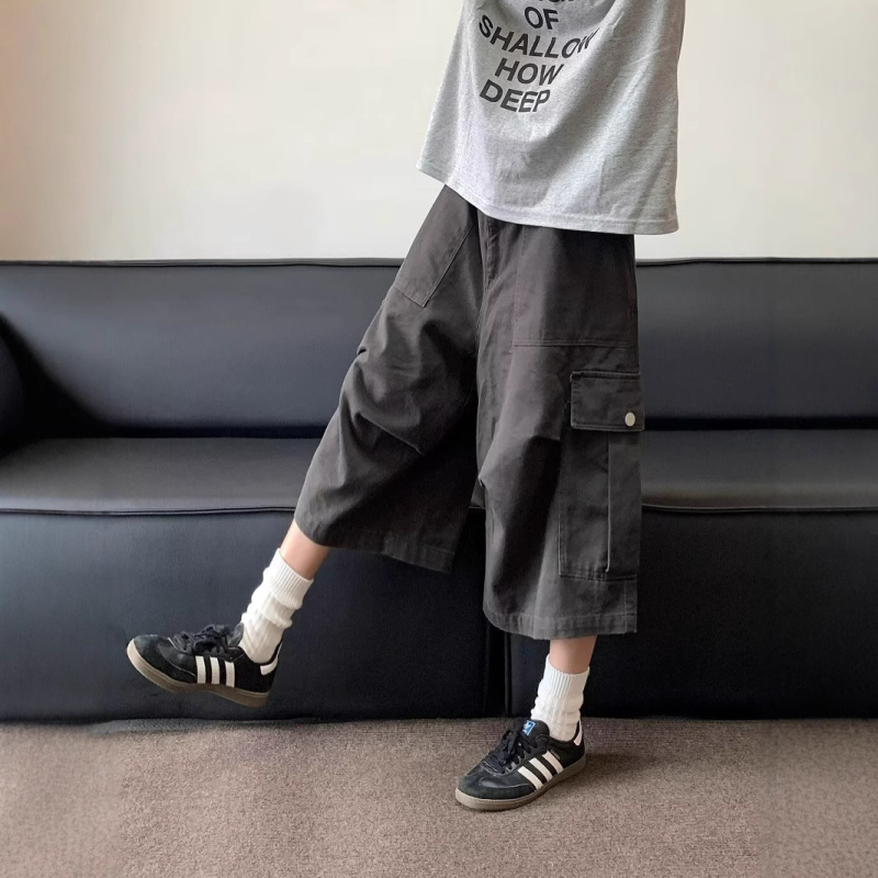 Unisex cargo nadrág nagy zsebekkel, Capri hossz, amerikai-japán stílus, laza szabás, széles szárú, plisírozott dizájn