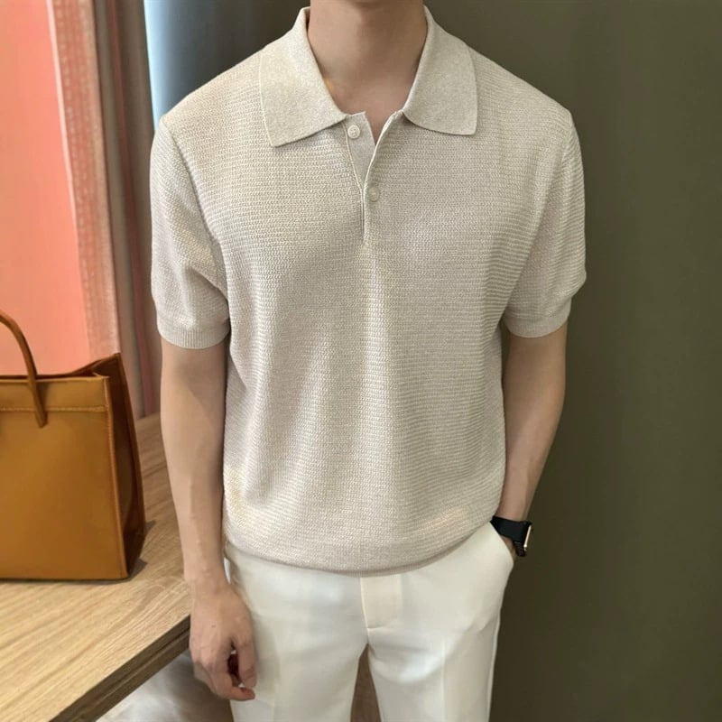 Férfiaknak készült kötött polo, olasz old-money stílusban, nyár, rövid ujjú, lezser, sokoldalú, minimalist design.
