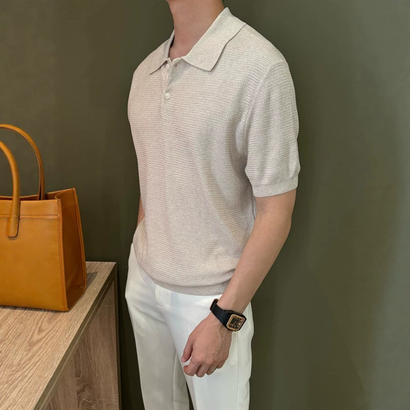 Férfiaknak készült kötött polo, olasz old-money stílusban, nyár, rövid ujjú, lezser, sokoldalú, minimalist design.