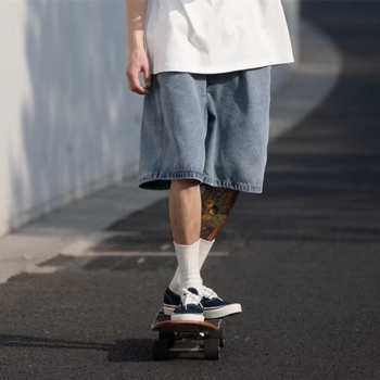 Șorturi denim pentru bărbați, vară, stil urban în tendințe, croială lejeră, lungime medie, cu buzunare.