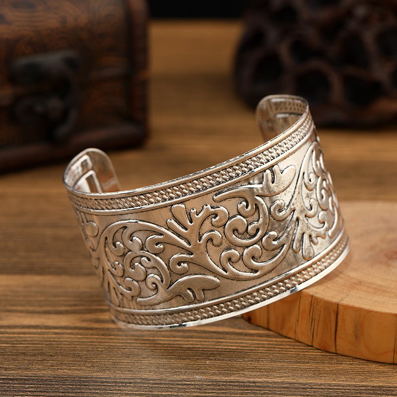 Ρετρό εθνοτικό ασημένιο βραχιόλι Μιάο, φαρδύ με ανάγλυφα μοτίβα, μποέμ έμπνευση από Θιβέτ